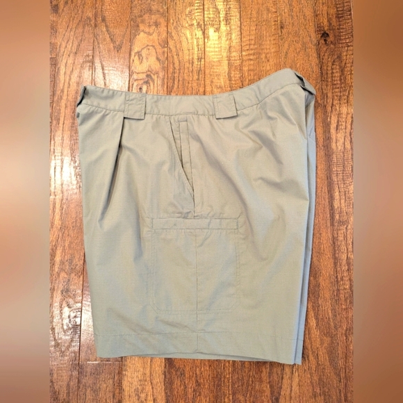 Tilley Endurables Different Drummer Womens Cargo Shorts Taupe Green Sz 16 NWOT - Picture 6 of 9